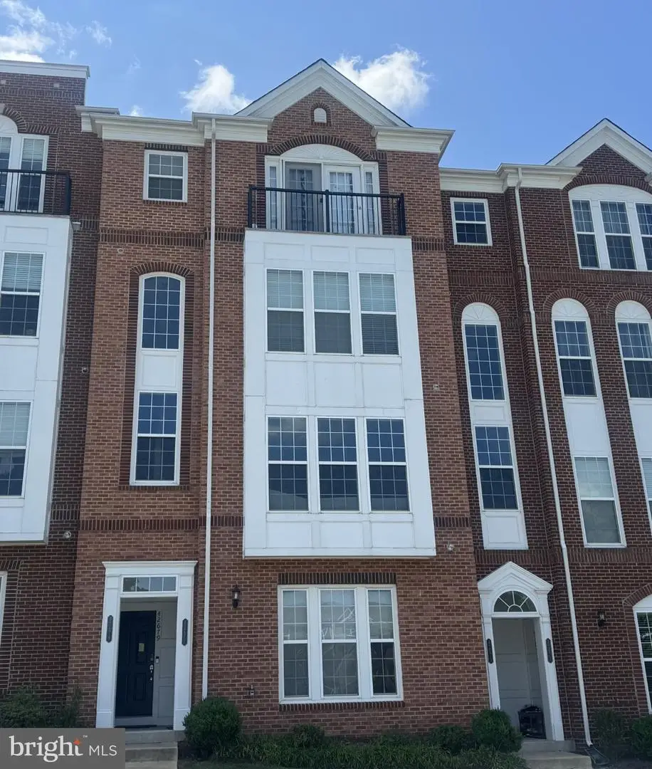 42677 Wardlaw Ter, Ashburn, VA 20147 - #1