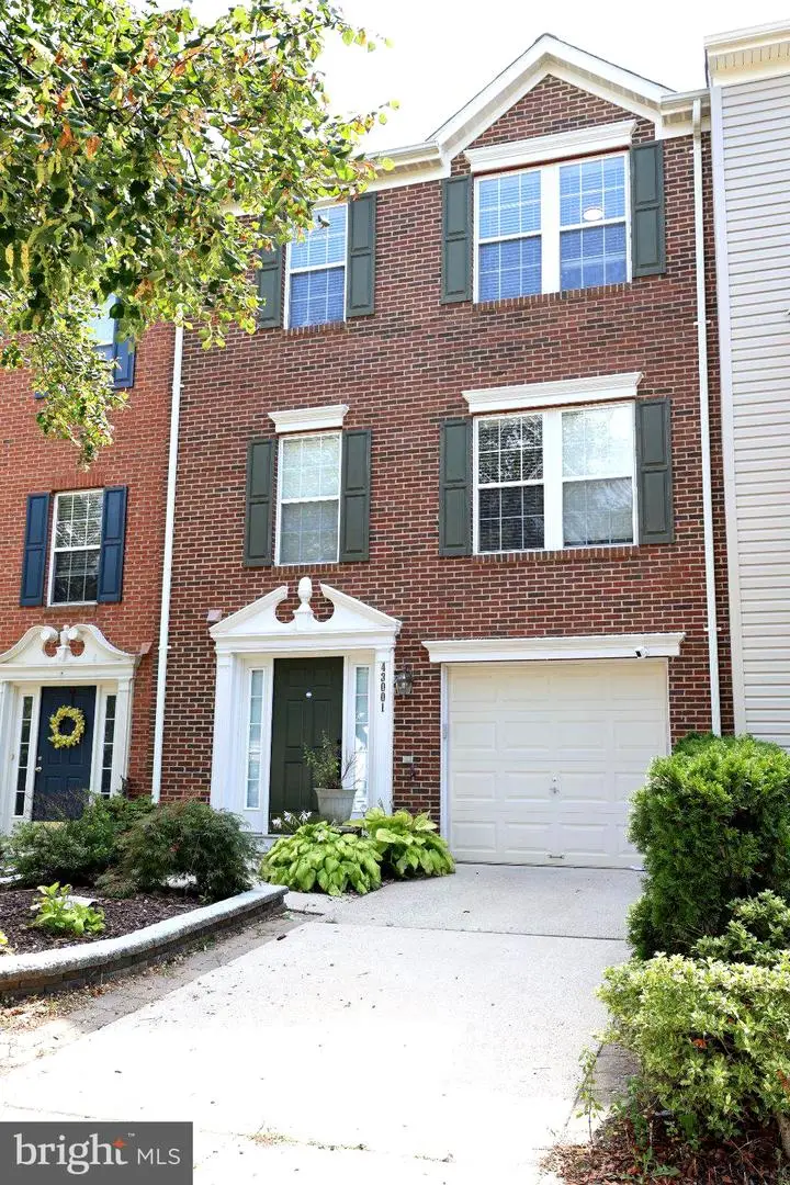 43001 Center St, Chantilly, VA 20152 - #1