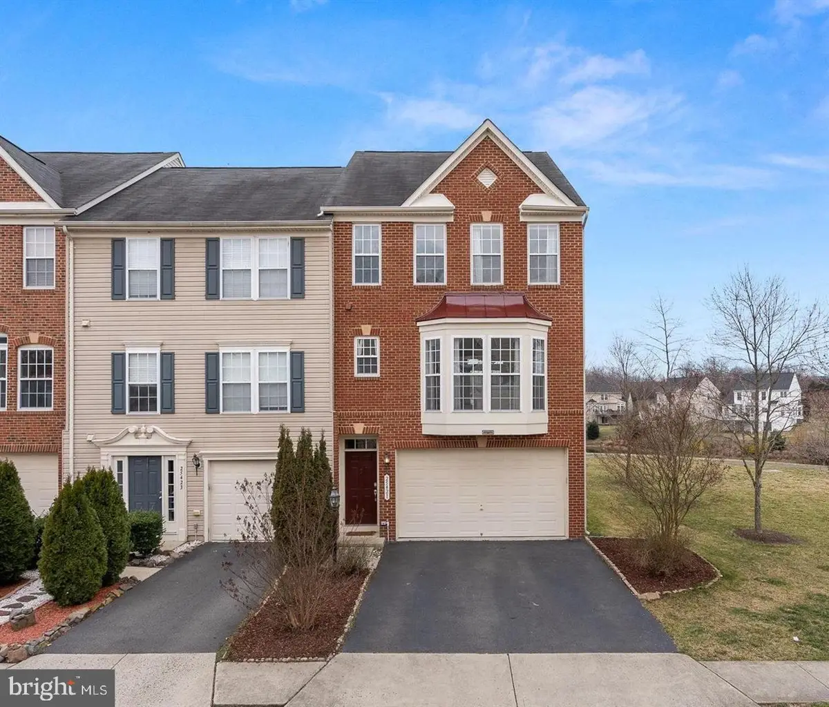 25421 Peaceful Ter, Aldie, VA 20105 - #1