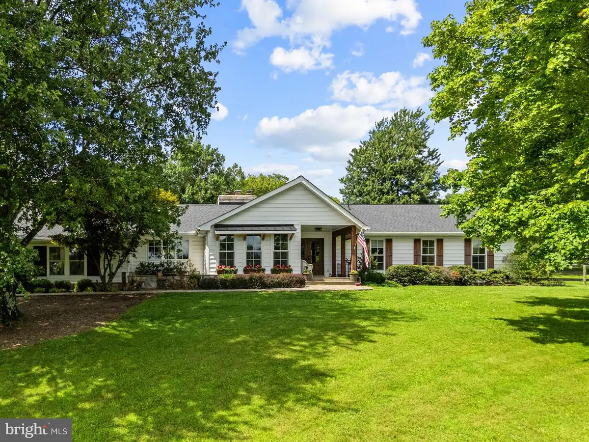 34994 Williams Gap Rd, Round Hill, VA 20141 - #1