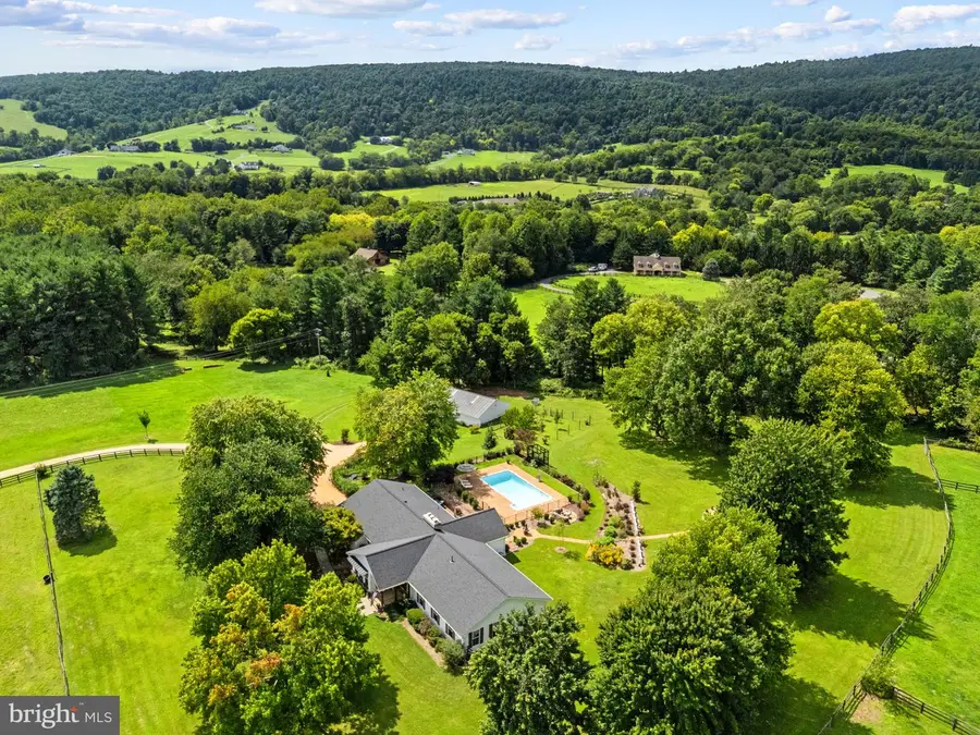 34994 Williams Gap Rd, Round Hill, VA 20141 - #2