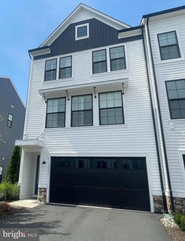 25433 Hartland Orchard Ter, CHANTILLY, VA 20152