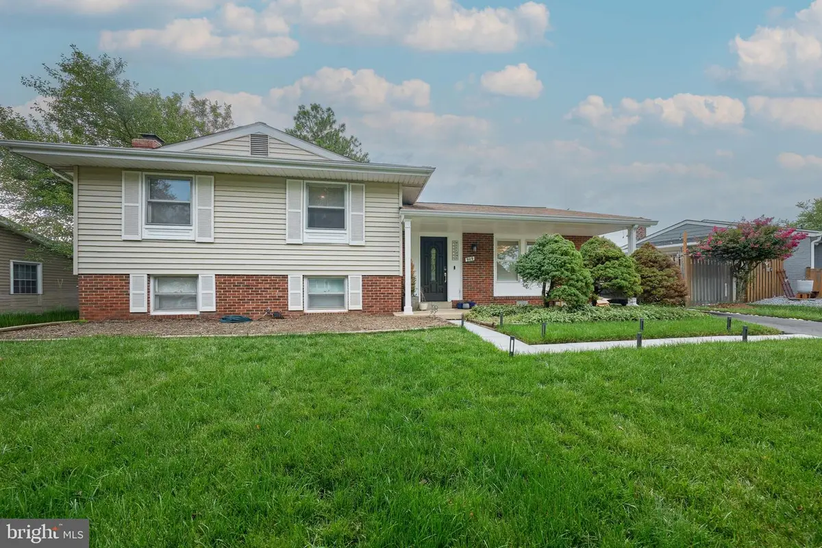 909 N Vernon St, Sterling, VA 20164 - #1