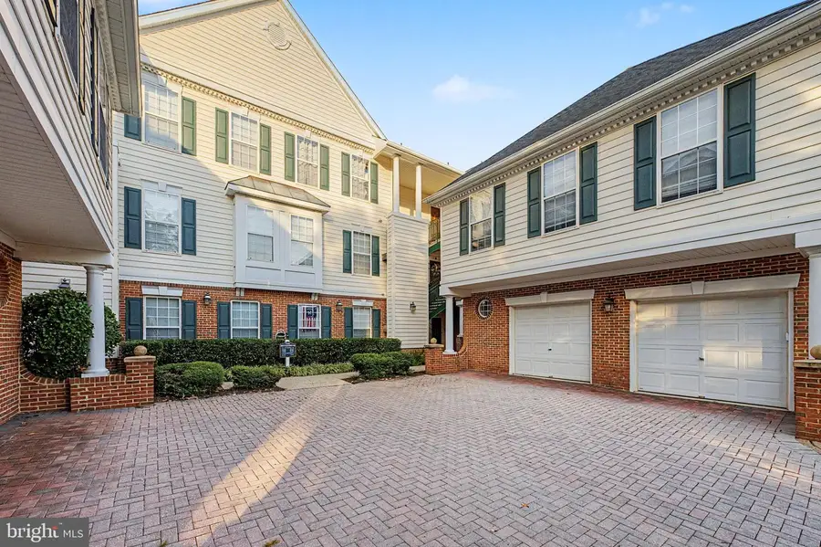 25252 Riffleford Sq #204, Chantilly, VA 20152 - #3