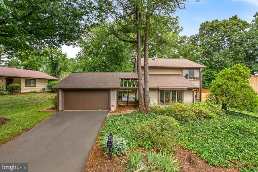 11 Greencastle Rd, Sterling, VA 20164 - #2