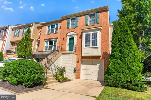 45577 Hutchens Sq, STERLING, VA 20166
