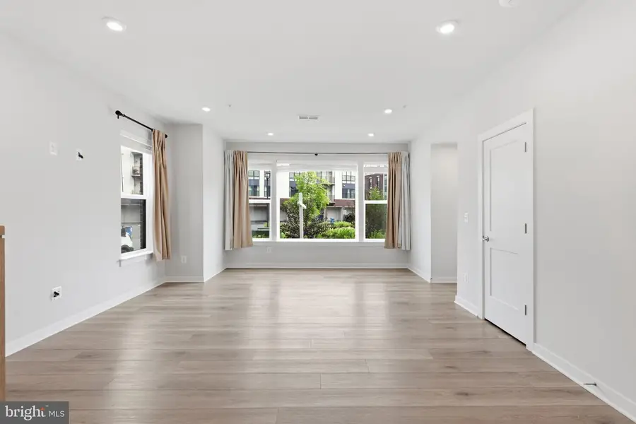 43728 Transit Sq, Ashburn, VA 20147 - #2