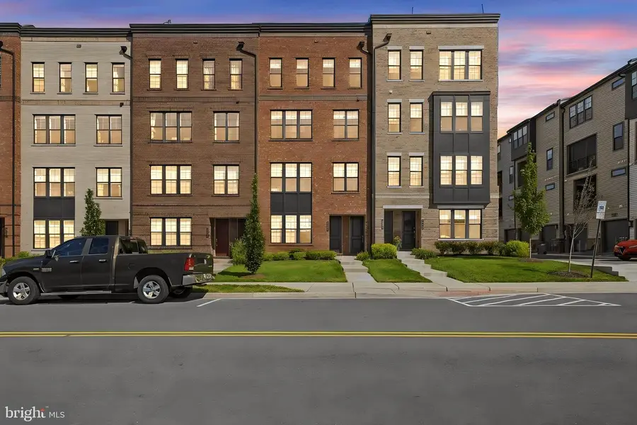 43556 Centergate Dr, Ashburn, VA 20148 - #2