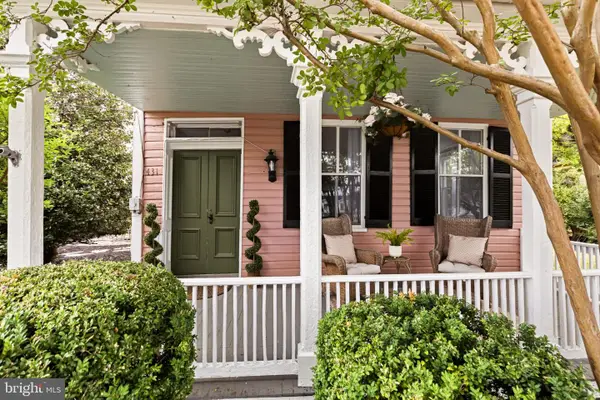 431 S King St, LEESBURG, VA 20175