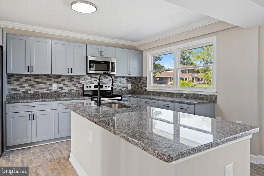 510 N Brighton Ct, Sterling, VA 20164 - #3