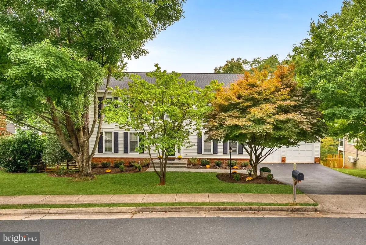 121 Regina Dr, Sterling, VA 20165 - #1