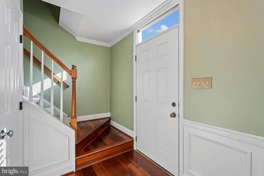 6 Bentley Dr, Sterling, VA 20165 - #2