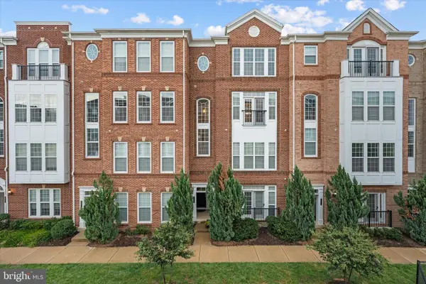 20643 Sibbald Sq, ASHBURN, VA 20147