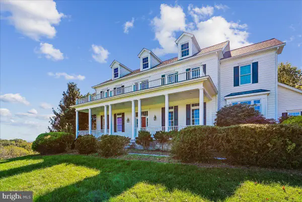 18077 Clendenning Cir, ROUND HILL, VA 20141