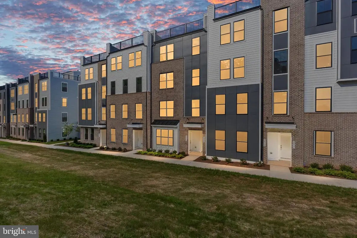 20800 Cloongee Ter, Dulles, VA 20166 - #1