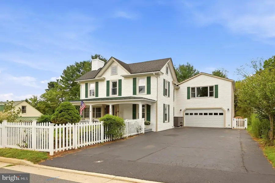201 N 33rd St, Purcellville, VA 20132 - #3