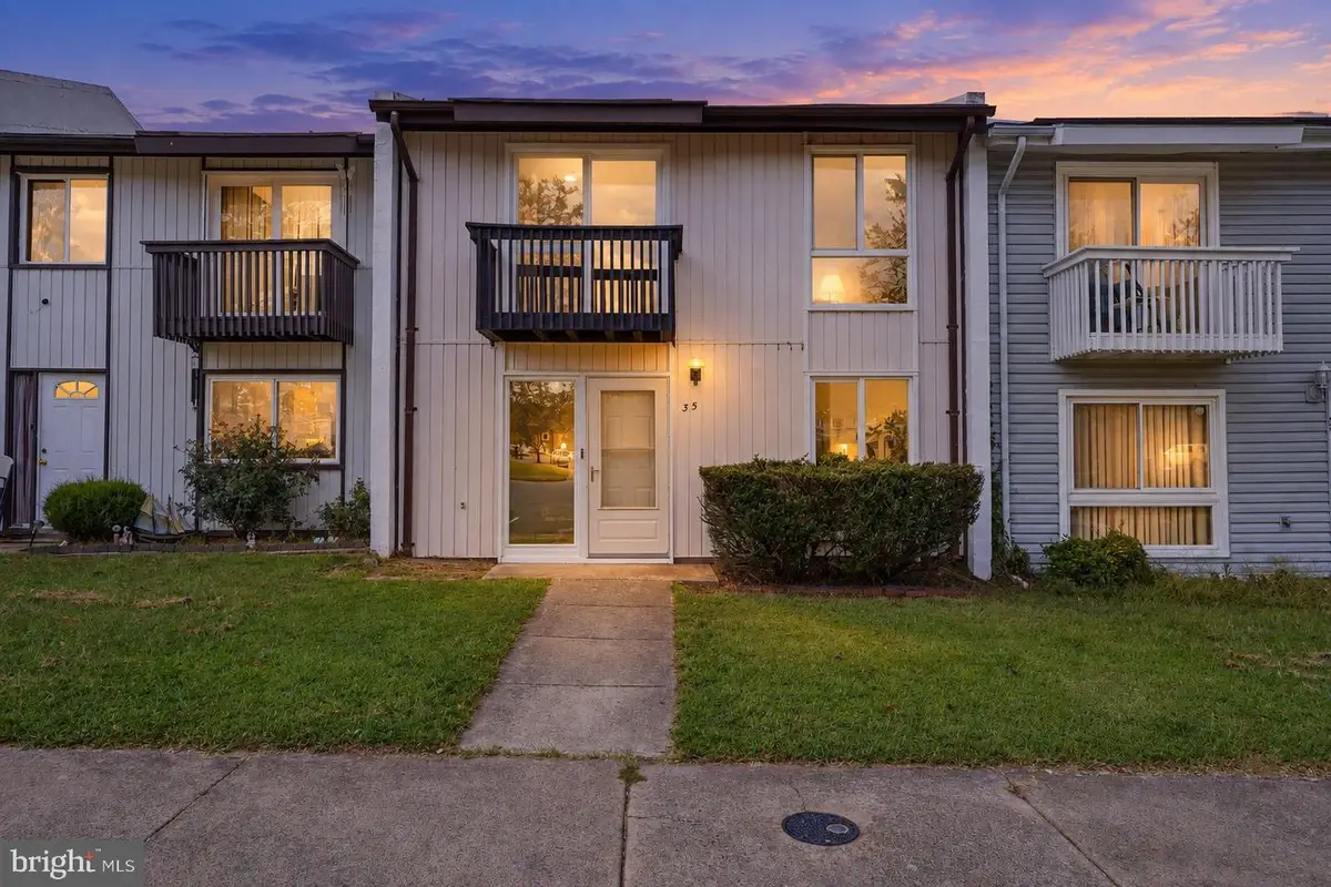 35 Monarch Dr, Sterling, VA 20164 - #1