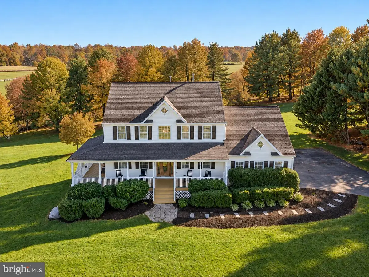 19281 Swan Ct, Purcellville, VA 20132 - #1