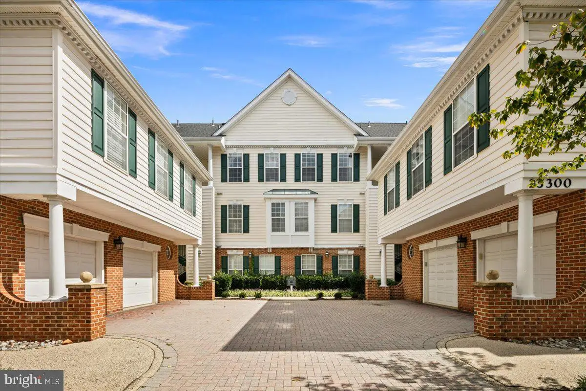 25300 Lake Mist Sq #303, Chantilly, VA 20152 - #1