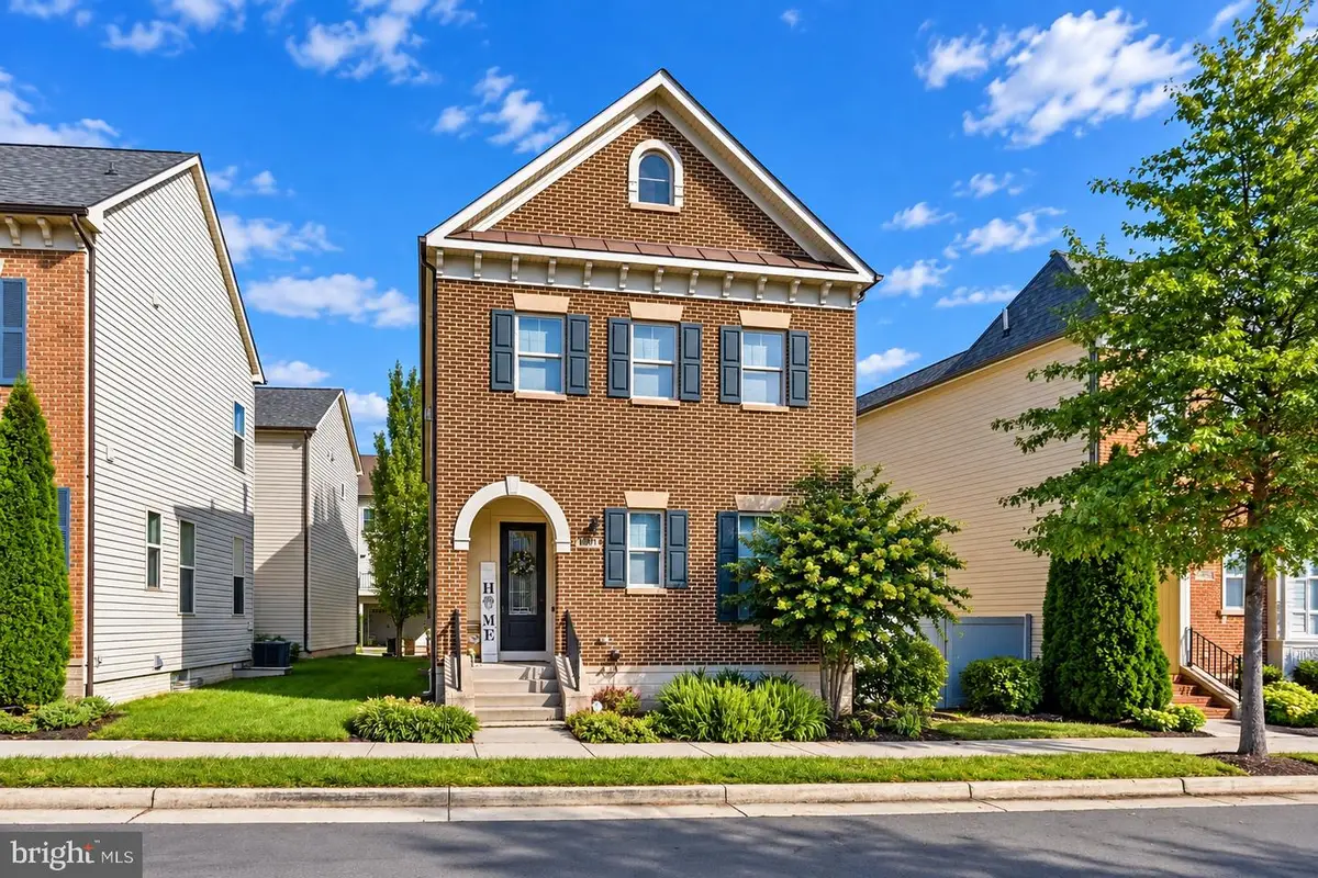 44642 Petersham Dr, Ashburn, VA 20147 - #1