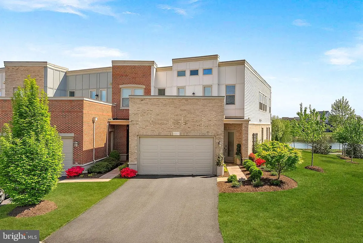 42841 Cumulus Ter, Ashburn, VA 20148 - #1