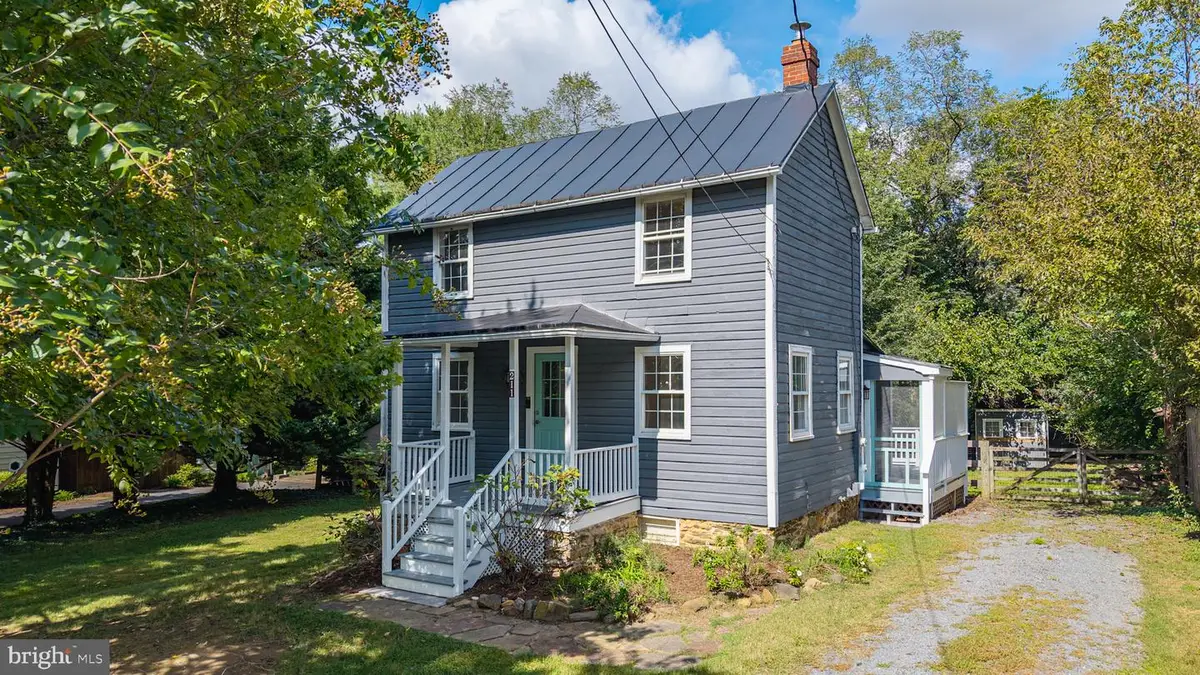 211 E G St, Purcellville, VA 20132 - #1