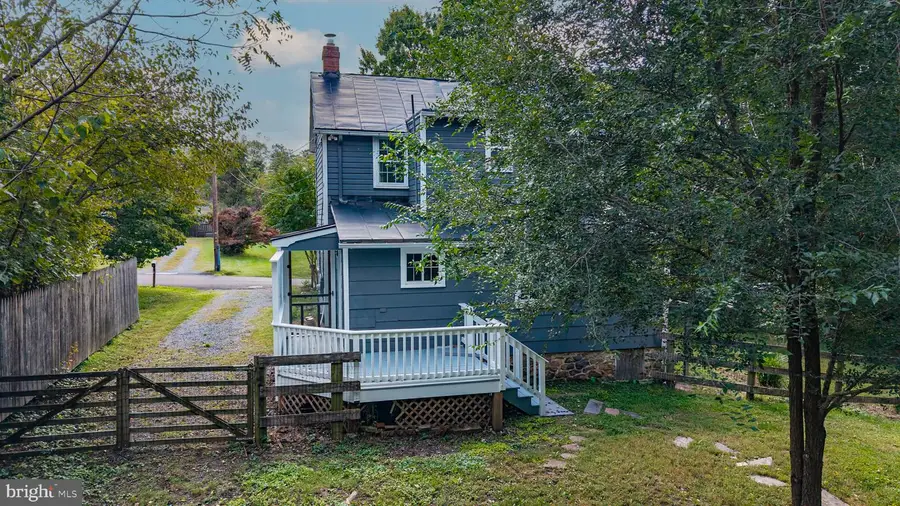 211 E G St, Purcellville, VA 20132 - #3