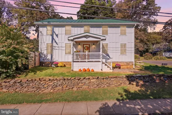 36 Main St, ROUND HILL, VA 20141