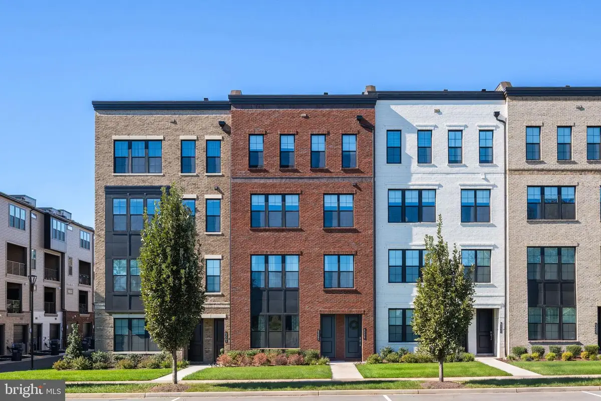 43539 Moorefield Blvd, Ashburn, VA 20148 - #1