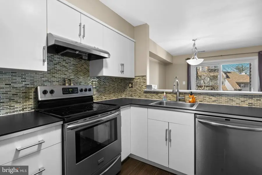 1043 Warwick Ct, Sterling, VA 20164 - #2