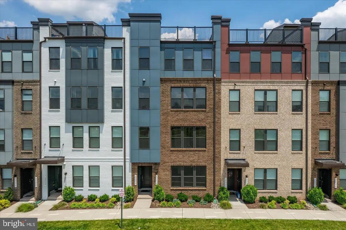 20316 Newfoundland Sq, Ashburn, VA 20147 - #1