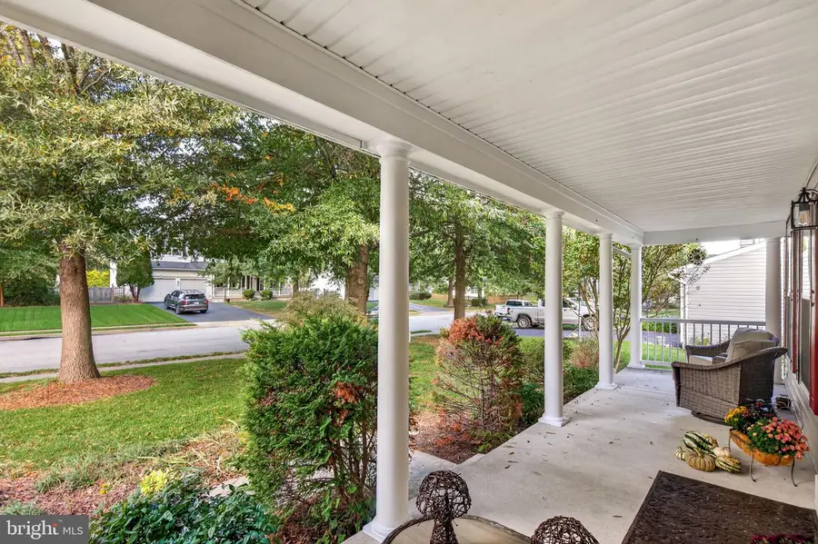 945 Devonshire Cir, Purcellville, VA 20132 - #2
