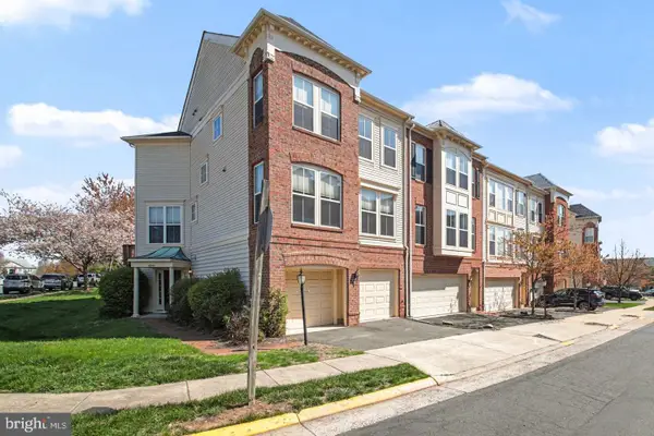 42464 Regal Wood Dr, BRAMBLETON, VA 20148