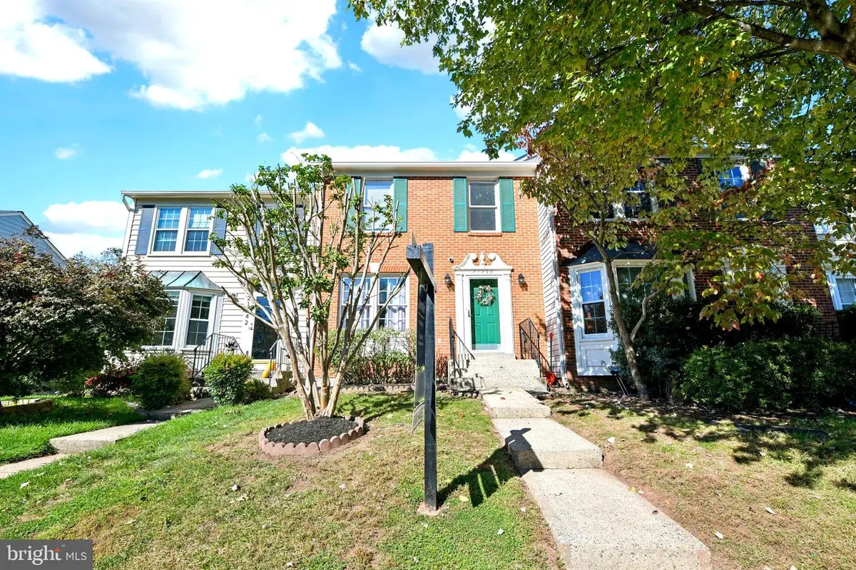 21240 Hedgerow Ter, Ashburn, VA 20147 - #1