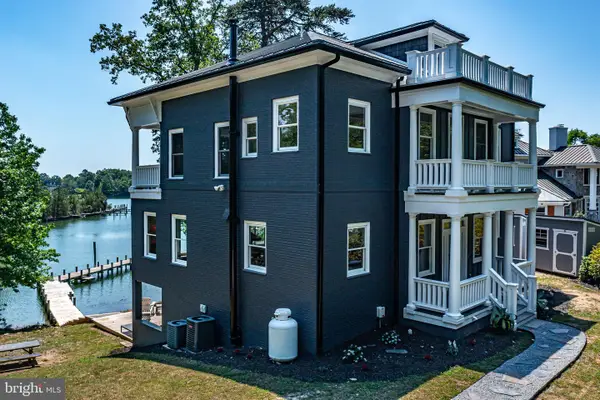 253 Golf Course Dr, WEEMS, VA 22576