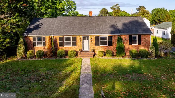 17 2nd Ave, KILMARNOCK, VA 22482