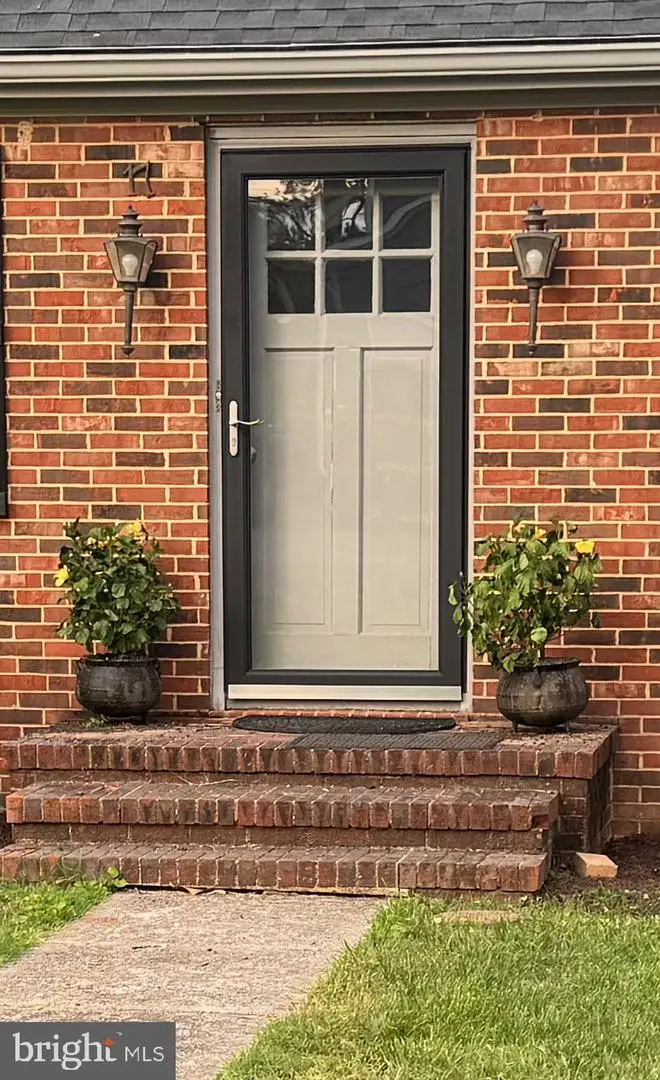 17 2nd Ave, Kilmarnock, VA 22482 - #2