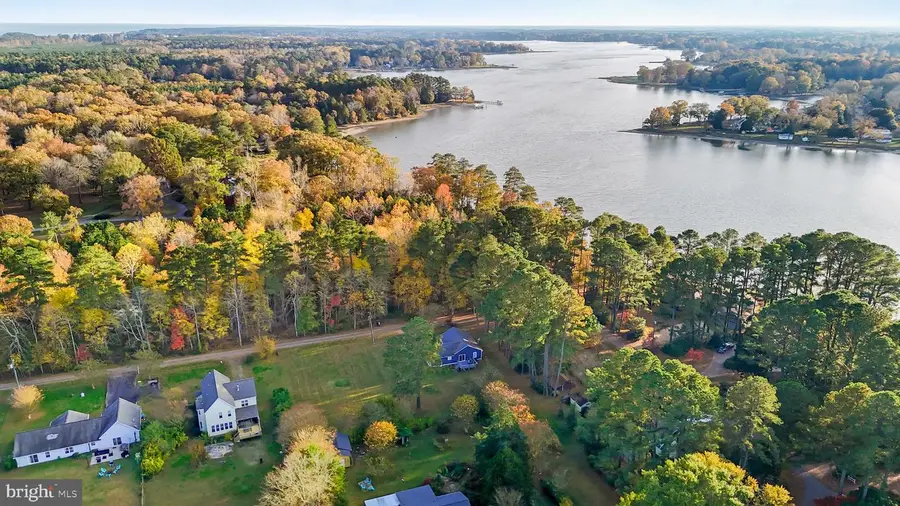 387 N Shore Cir, North, VA 23128 - Image #2