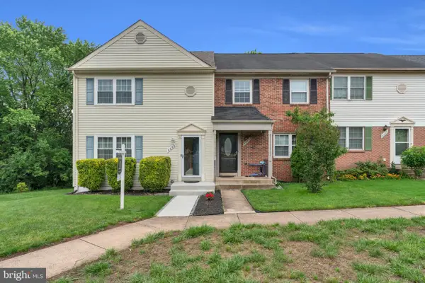 8683 Point Of Woods Dr, MANASSAS, VA 20110