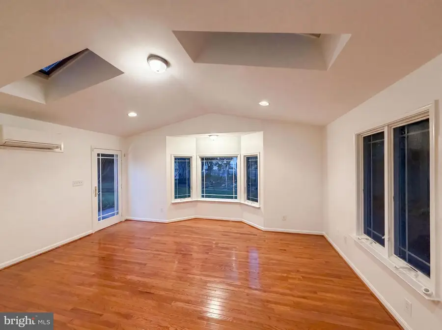 8947 Rosewood St, Manassas, VA 20110 - #3