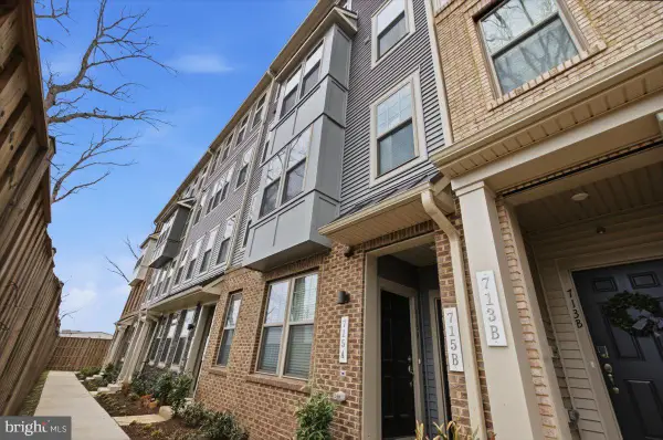 715-b Thomas Ln, MANASSAS PARK, VA 20111