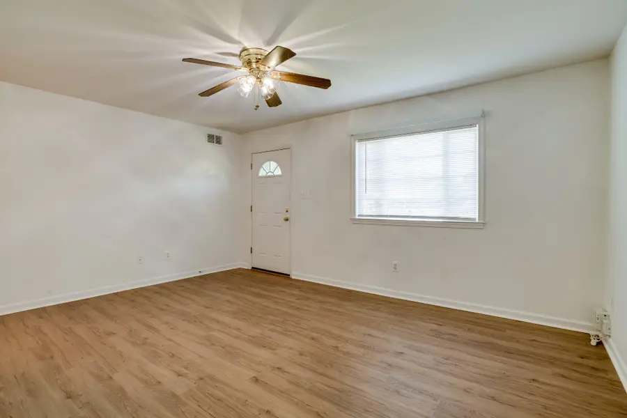 192 Cabbel Dr, Manassas Park, VA 20111 - #2