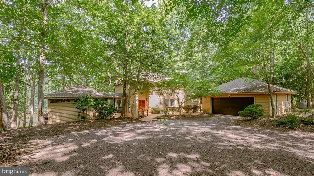 941 Wilton Coves Dr, Hartfield, VA 23071 - Image #1