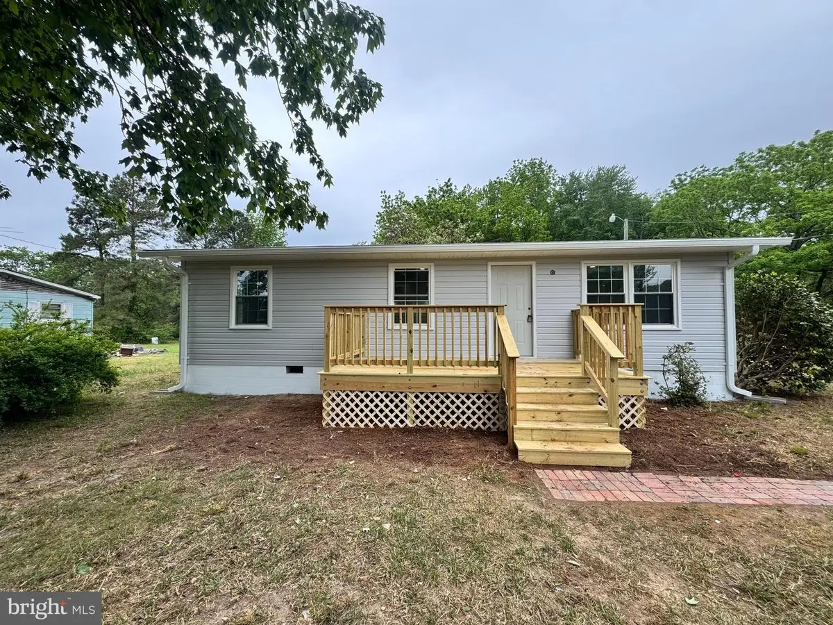 726 Courthouse Dr, Saluda, VA 23149 - #1