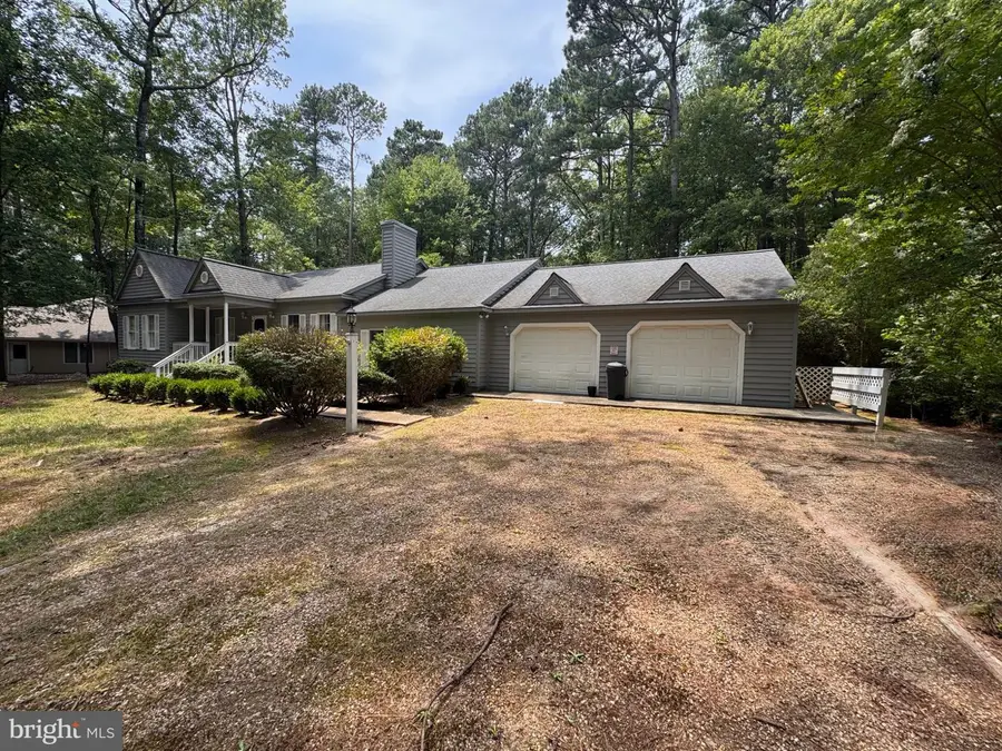 27 Sandy Bottom Dr, Deltaville, VA 23043 - #2