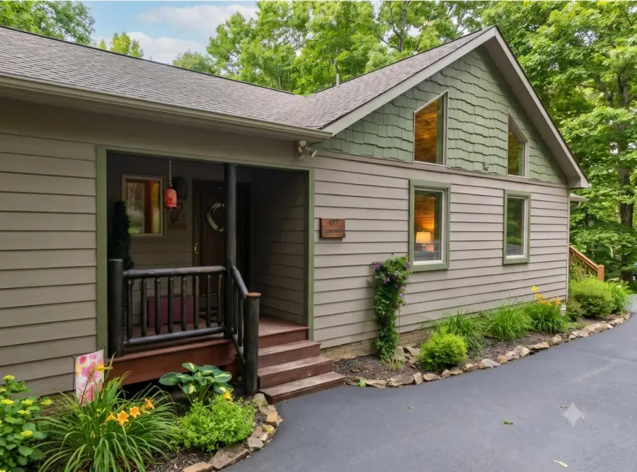 457 E Catoctin Dr, Roseland, VA 22967 - #2