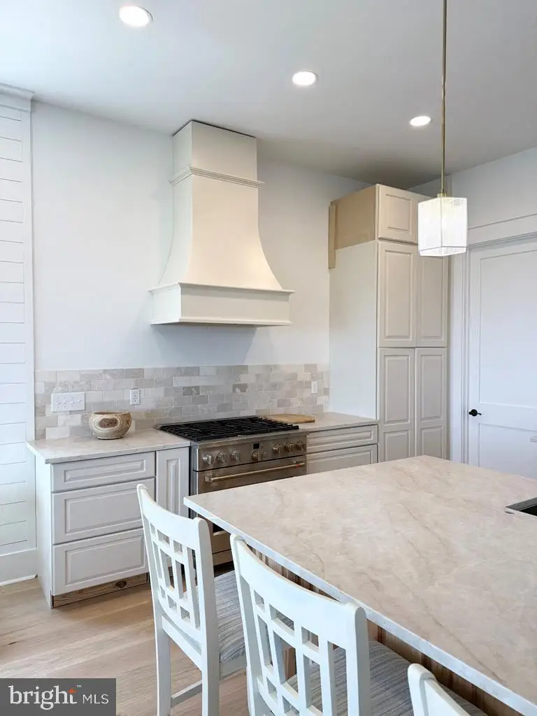 107 Galway Bay Ln, Kilmarnock, VA 22482 - #2