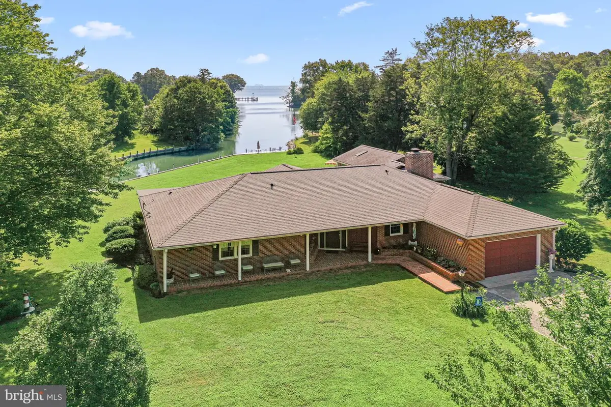 77 Kent Cove Rd, Kilmarnock, VA 22482 - #1