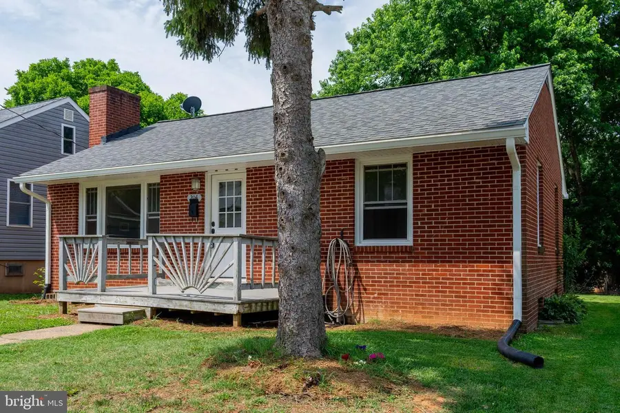 204 N Madison St, Orange, VA 22960 - #2
