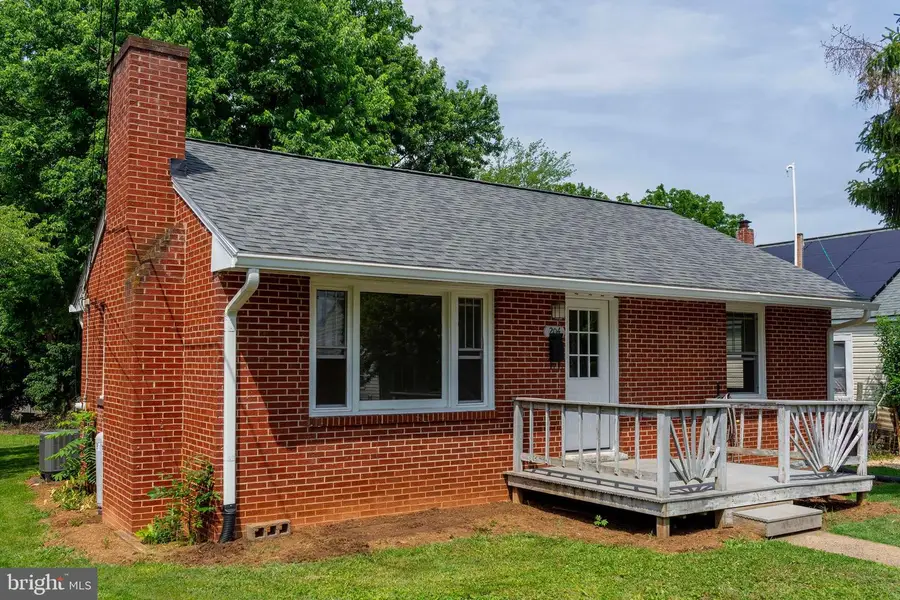 204 N Madison St, Orange, VA 22960 - #3